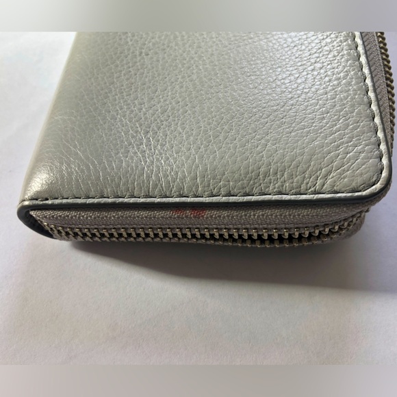 Marc Jacobs Leather Light Grey Zipper Around Wallet - Picture 5 of 5